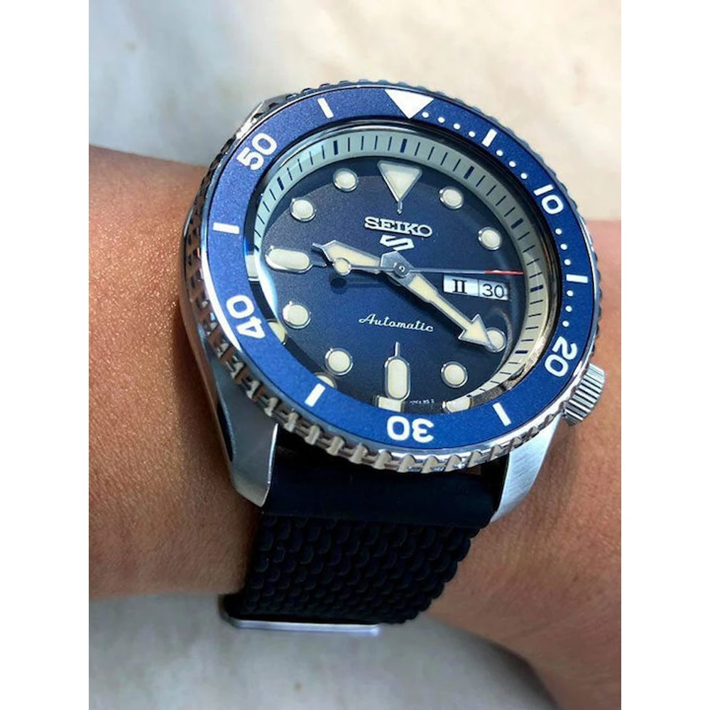 4954628232243-seiko-5-sports-skx-suits-style-43mm-1