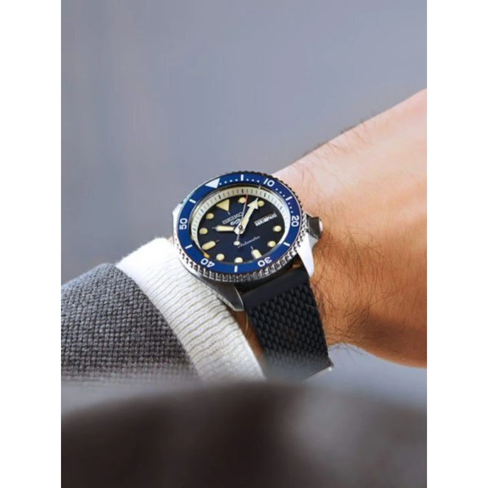 4954628232243-seiko-5-sports-skx-suits-style-43mm-2