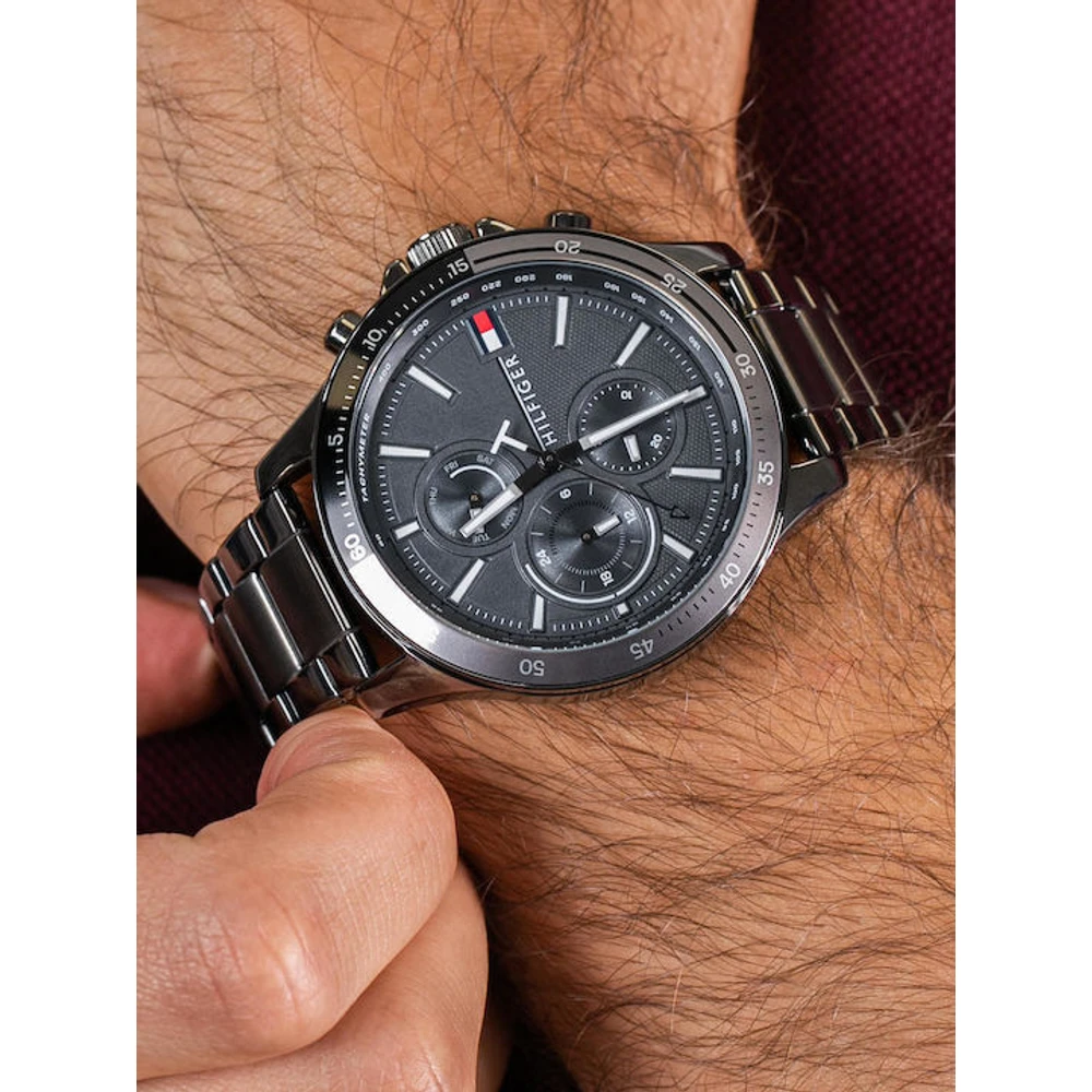 7613272379281-tommy-hilfiger-bank-46mm-1
