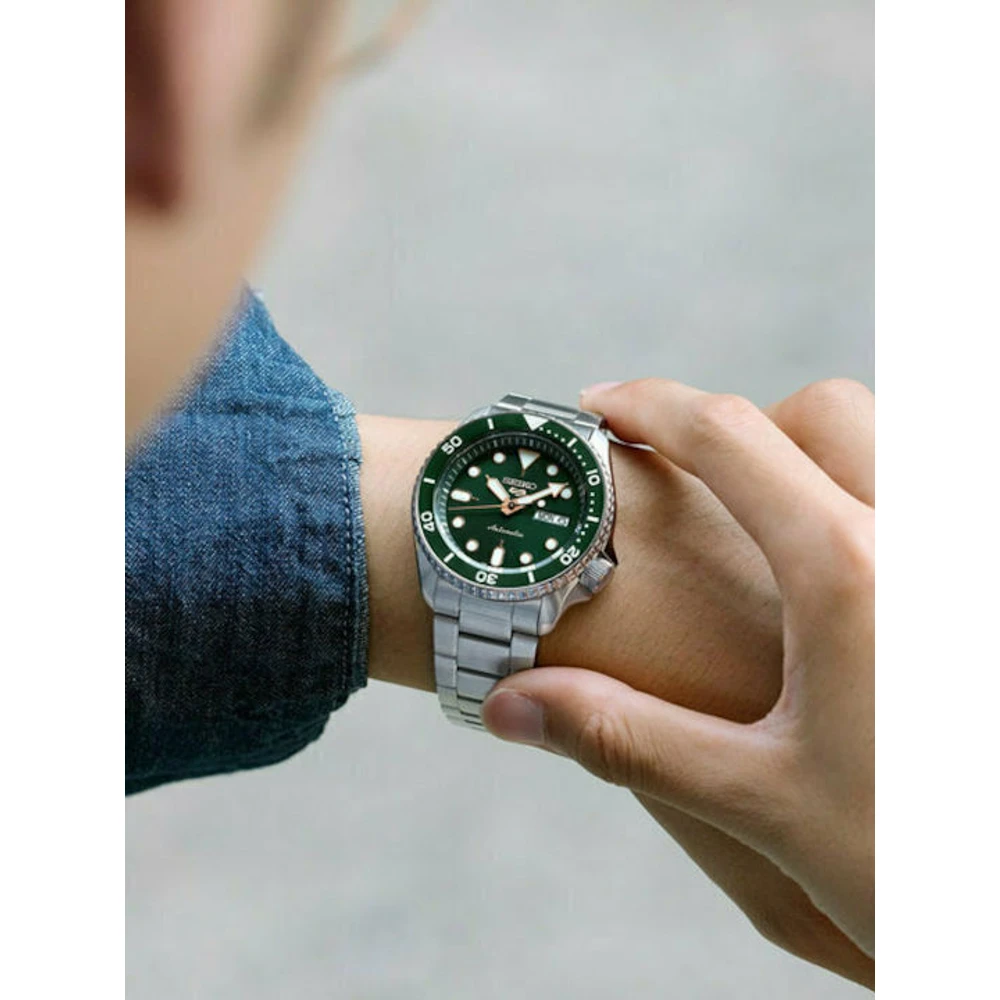 4954628232168-seiko-5-sports-43mm-1